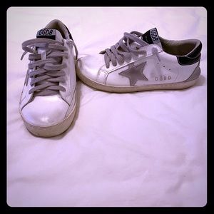 Goodnight Macaroon Vanessa star distressed sneaker
